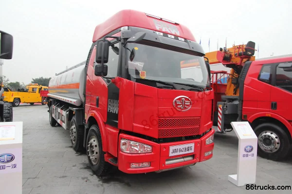 FAW Jiefang Aolong (J6M) 240 ch 6X2(8 roues) camion citerne (marque Longdi) Extérieur (2) | 86Trucks