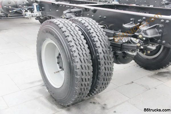 FAW Jiefang J6L Medium Truck 220 hp 6X2(8 wheels) 7.7m Flatbed Cargo Truck Chassis (3) | 86Trucks