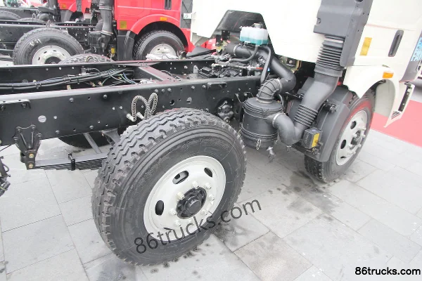 FAW Jiefang J6L Medium Truck 220 hp 6X2(8 wheels) 7.7m Flatbed Cargo Truck Chassis (2) | 86Trucks