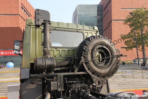 FAW Jiefang Aowei (J5P) camion lourd 310 ch 6X4(10 roues) camion porteur à ridelles Châssis (2) | 86Trucks