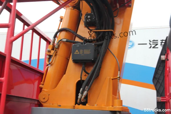 FAW Jiefang J6M 260hp 6X4(10 wheels) truck-mounted crane Body (2) | 86Trucks