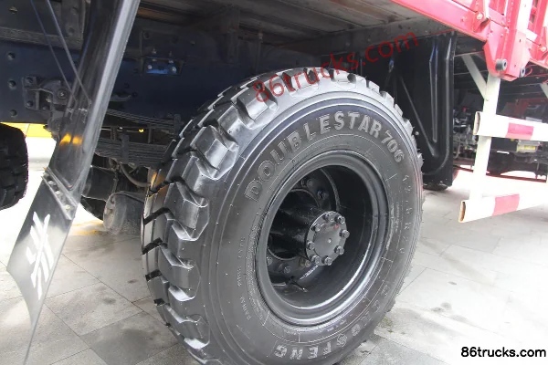 FAW Jiefang Hanwei J5M camion lourd 180 ch 4X4(6 roues) porteur à ridelles cabine avec couchette (2) | 86Trucks