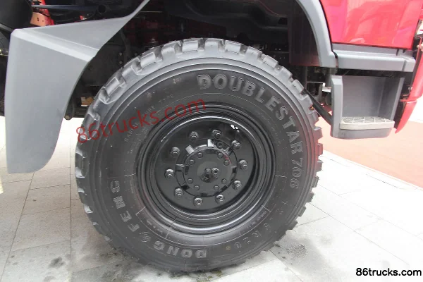 FAW Jiefang Hanwei J5M camion lourd 180 ch 4X4(6 roues) porteur à ridelles cabine avec couchette (1) | 86Trucks