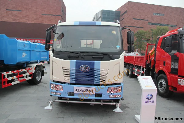 FAW Jiefang J6P 220hp 4X2(6 wheels) Water Sprinkler Truck Exterior
