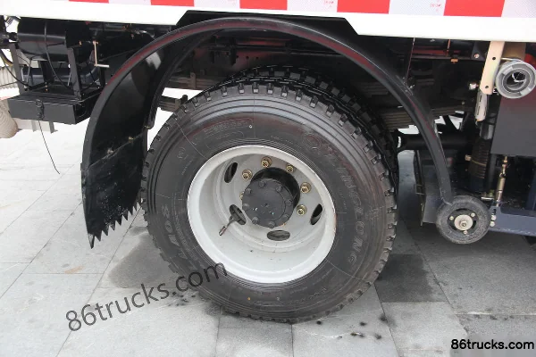 FAW Jiefang J6P 160 hp 4X2(6 wheels) Water Sprinkler Truck Chassis (3) | 86Trucks