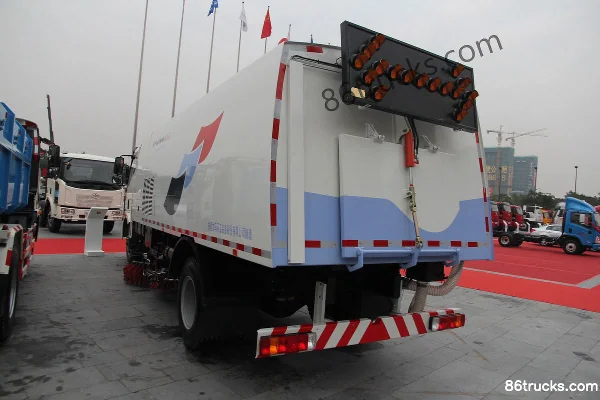 FAW Jiefang J6P 160 hp 4X2(6 wheels) Water Sprinkler Truck Chassis (3) | 86Trucks