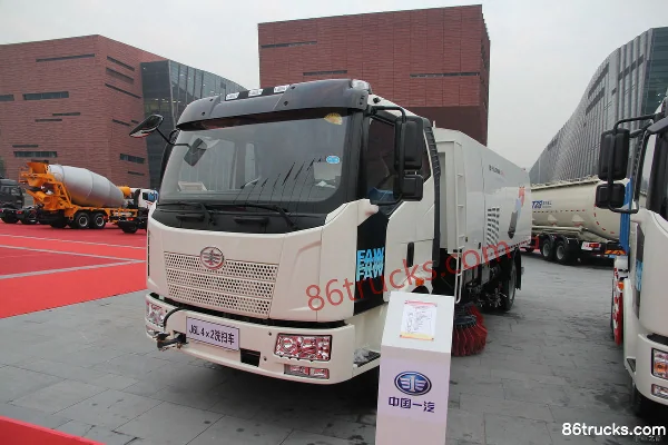 FAW Jiefang J6P 160 hp 4X2(6 wheels) Water Sprinkler Truck Exterior (2) | 86Trucks