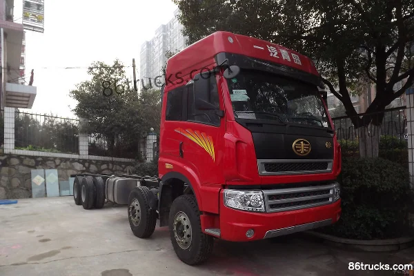 FAW Jiefang Qingdao New Dawai Heavy Truck 380 hp 8X4(12 wheels) 9.5m Sleeper Cab Stake Cargo Truck Exterior (3) | 86Trucks