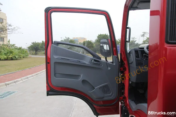 Yuejin Chaoyue C300 145 hp 4X2(6 wheels) 4.155m single-row cab flatbed light truck (1) | 86Trucks