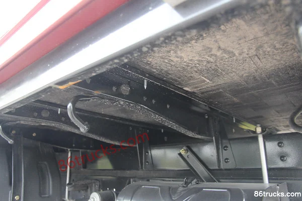 Yuejin Chaoyue C300 145 hp 4X2(6 wheels) 4.155m single-row cab flatbed light truck Chassis (3) | 86Trucks