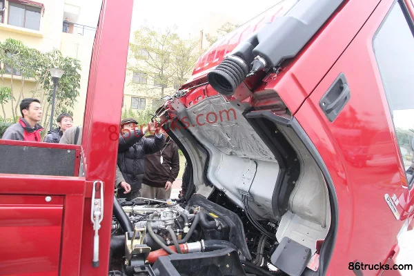 Yuejin Chaoyue C300 145 hp 4X2(6 wheels) 4.155m single-row cab flatbed light truck Chassis (2) | 86Trucks