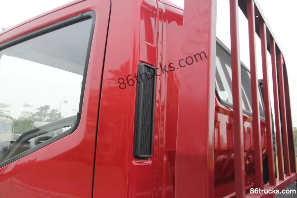Yuejin Chaoyue C300 145 hp 4X2(6 wheels) 4.155m single-row cab flatbed light truck Body (1) | 86Trucks