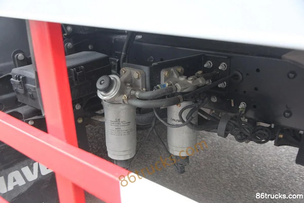 Yuejin Chaoyue 125 hp 4X2(6 wheels) Refrigerated Truck (Nanjing Auto - Changda Brand) Cab (1) | 86Trucks