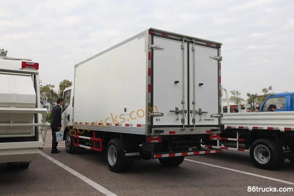 Yuejin Chaoyue 125 hp 4X2(6 wheels) Refrigerated Truck (Nanjing Auto - Changda Brand) Exterior (2) | 86Trucks