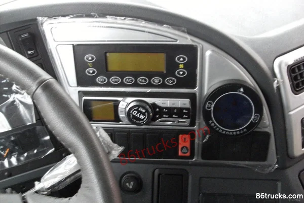 SHACMAN Delong M3000 336 hp 6X2(8 wheels) LNG tractor truck Cab (2) | 86Trucks
