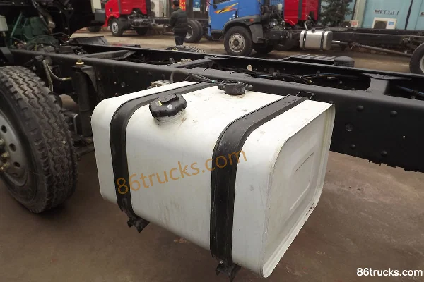FAW Jiefang Qingdao Junwei (J5K) Medium Truck 190 hp 6X2(8 wheels) 7.7m Canopy Cargo Truck Chassis (1) | 86Trucks