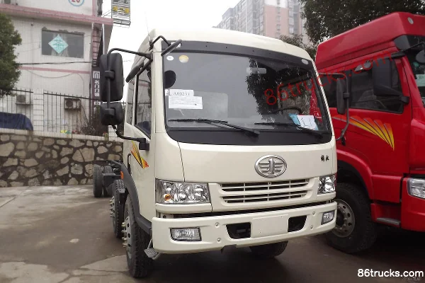 FAW Jiefang Qingdao Junwei (J5K) Medium Truck 190 hp 6X2(8 wheels) 7.7m Canopy Cargo Truck Exterior (3) | 86Trucks
