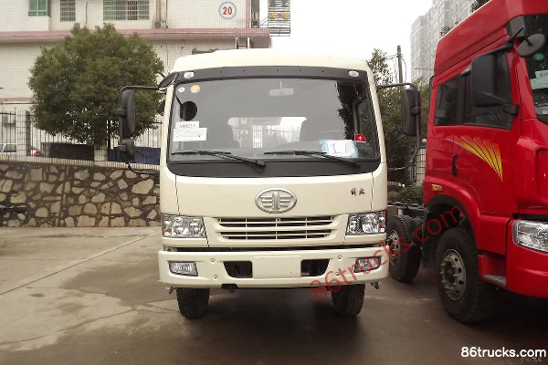 FAW Jiefang Qingdao Junwei (J5K) Medium Truck 190 hp 6X2(8 wheels) 7.7m Canopy Cargo Truck Exterior (2) | 86Trucks