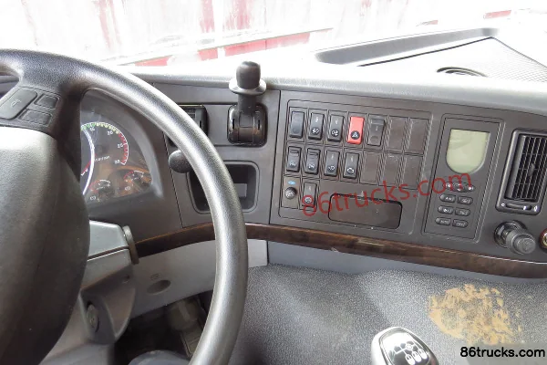Sinotruk HOWO 336 hp 6X2(8 wheels) Tractor Truck Cab (3) | 86Trucks