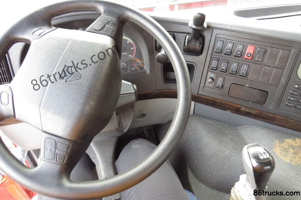 Sinotruk HOWO 336 hp 6X2(8 wheels) Tractor Truck Cab (2) | 86Trucks