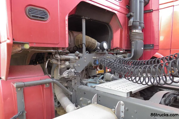 Sinotruk HOWO 336 hp 6X2(8 wheels) Tractor Truck Chassis (2) | 86Trucks