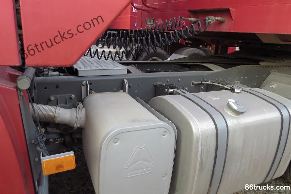 Sinotruk HOWO 336 hp 6X2(8 wheels) Tractor Truck Chassis (1) | 86Trucks