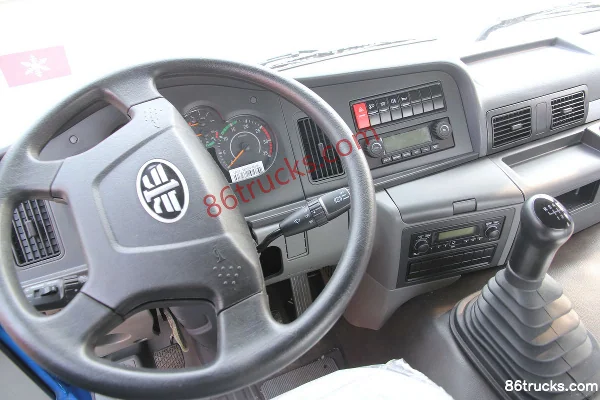 FAW Jiefang Qingdao Lu V Medium Truck 180 hp 4X2(6 wheels) 6.75m stake truck Cab (3) | 86Trucks