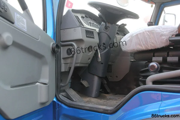 FAW Jiefang Qingdao Lu V Medium Truck 180 hp 4X2(6 wheels) 6.75m stake truck Cab (2) | 86Trucks