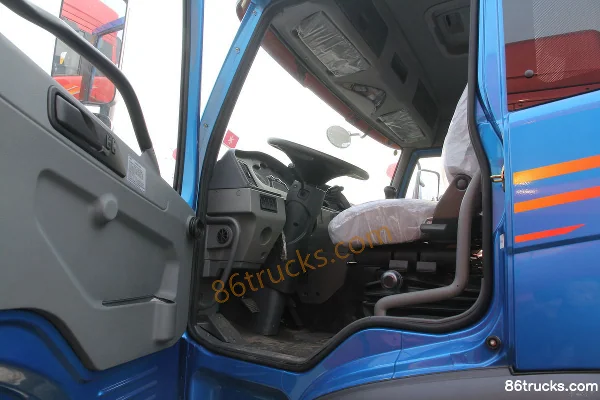 FAW Jiefang Qingdao Lu V Medium Truck 180 hp 4X2(6 wheels) 6.75m stake truck Cab (1) | 86Trucks