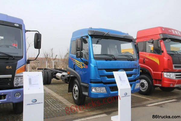 FAW Jiefang Qingdao Lu V Medium Truck 180 hp 4X2(6 wheels) 6.75m stake truck Exterior (3) | 86Trucks