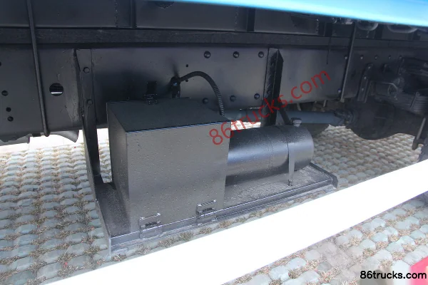 FAW Jiefang Qingdao Junwei (J5K) Medium Truck 180hp 4X2(6 wheels) Double Row Van Cargo Truck Cab (1) | 86Trucks