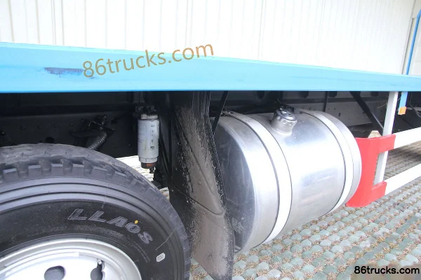 FAW Jiefang Qingdao Hanwei (J5M) camion lourd, 220 ch, 6X2(8 roues) , camion porteur à fourgon de 9,5 m avec cabine couchette Châssis (3)