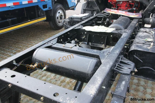FAW Jiefang HuV 120hp 4X2(6 wheels) 3.8m Day Cab Flatbed Light Truck Chassis (3) | 86Trucks
