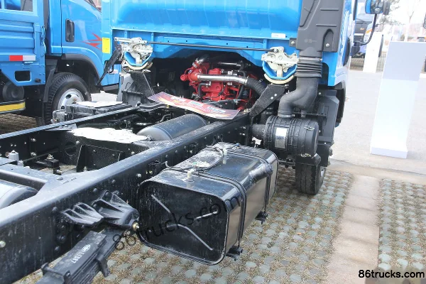 FAW Jiefang HuV 120hp 4X2(6 wheels) 3.8m Day Cab Flatbed Light Truck Chassis (2) | 86Trucks
