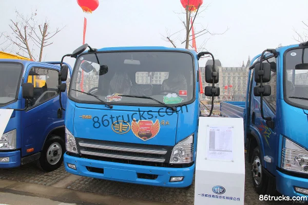 FAW Jiefang HuV 120hp 4X2(6 wheels) 3.8m Day Cab Flatbed Light Truck Exterior (2) | 86Trucks