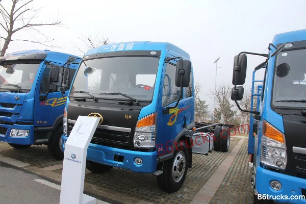FAW Jiefang Qingdao Sailong Medium Truck 140hp 4X2(6 wheels) 4.8m Day Cab Flatbed Cargo Truck Exterior (3) | 86Trucks