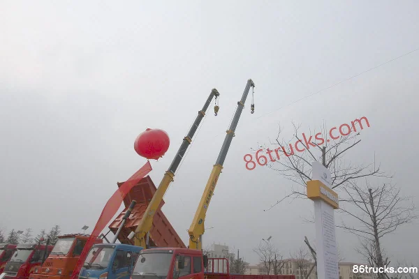 FAW Jiefang J5K 180hp 4X2(6 wheels) Truck Mounted Crane (XCMG) Cab (3) | 86Trucks