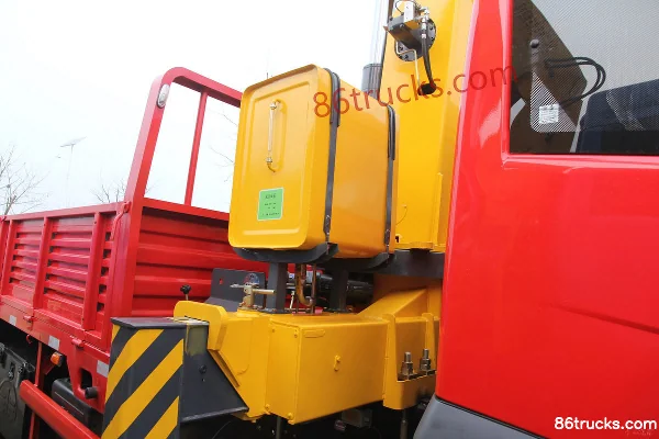 FAW Jiefang J5K 180hp 4X2(6 wheels) Truck Mounted Crane (XCMG) Cab (2) | 86Trucks