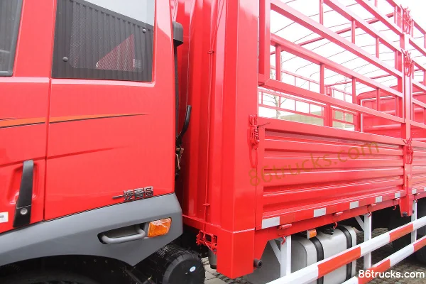 FAW Jiefang Qingdao Sailong Medium Truck 160 hp 4X2(6 wheels) 6.2m Cab-Over with Half-Sleeper Cage Cargo Truck (3) | 86Trucks
