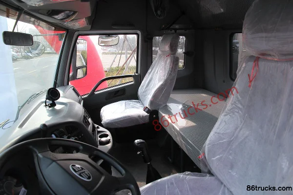 FAW Jiefang Qingdao Xindawei camion lourd 336 ch 6X2(8 roues) LNG tracteur routier Cabine (2) | 86Trucks