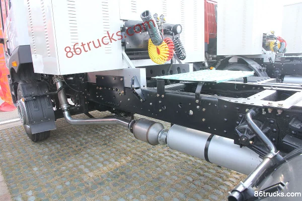 FAW Jiefang Xin Hanwei J5M heavy truck 300 hp 4X2(6 wheels) LNG tractor truck Chassis (3) | 86Trucks