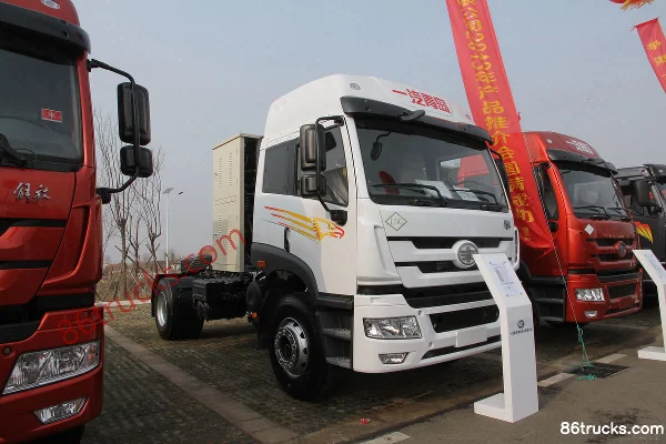 FAW Jiefang Xin Hanwei J5M heavy truck 300 hp 4X2(6 wheels) LNG tractor truck Exterior (2) | 86Trucks