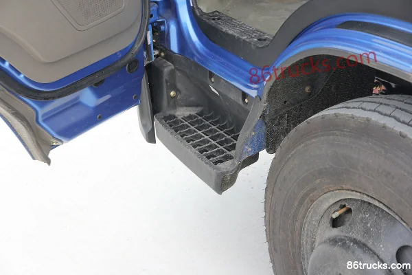 JMC Kairui 800H Standard Edition 152 hp 4X2(6 wheels) 4.675m cab-over van light truck (3) | 86Trucks