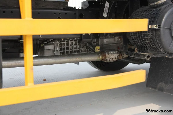 JMC Kairui 800H Standard Edition 152 hp 4X2(6 wheels) 4.675m cab-over van light truck Chassis (3) | 86Trucks