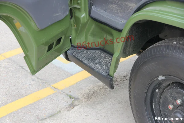 JMC Kaiyun 109hp 4X2(6 wheels) 2.2m Double Row Flatbed Light Truck Cab (3) | 86Trucks