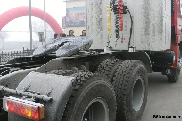 SHACMAN Delong F3000 380 hp 6X4(10 wheels) LNG Tractor Truck Chassis (2) | 86Trucks