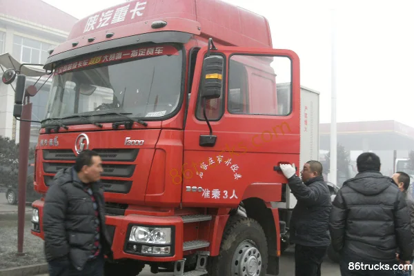 SHACMAN Delong F3000 380 hp 6X4(10 wheels) LNG Tractor Truck Exterior (2) | 86Trucks