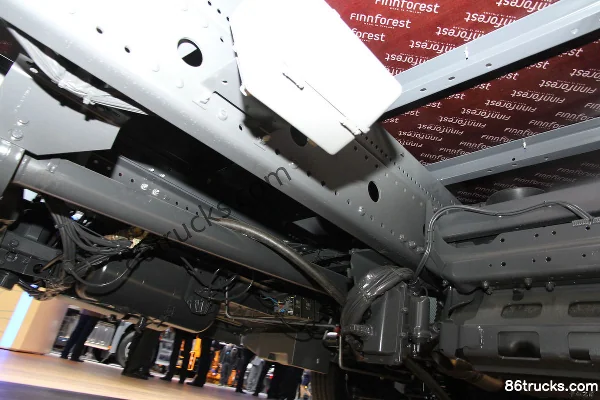 Mercedes-Benz Atego Medium Truck 238hp 4X2(6 wheels) Box Cargo Truck (Model 1224) Chassis (2) | 86Trucks