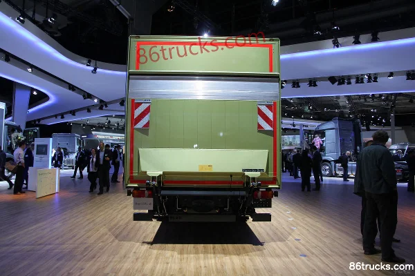 Mercedes-Benz Atego Medium Truck 238hp 4X2(6 wheels) Box Cargo Truck (Model 1224) Exterior (3) | 86Trucks