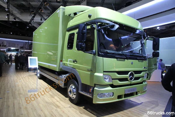 Mercedes-Benz Atego Medium Truck 238hp 4X2(6 wheels) Box Cargo Truck (Model 1224) Exterior (2) | 86Trucks